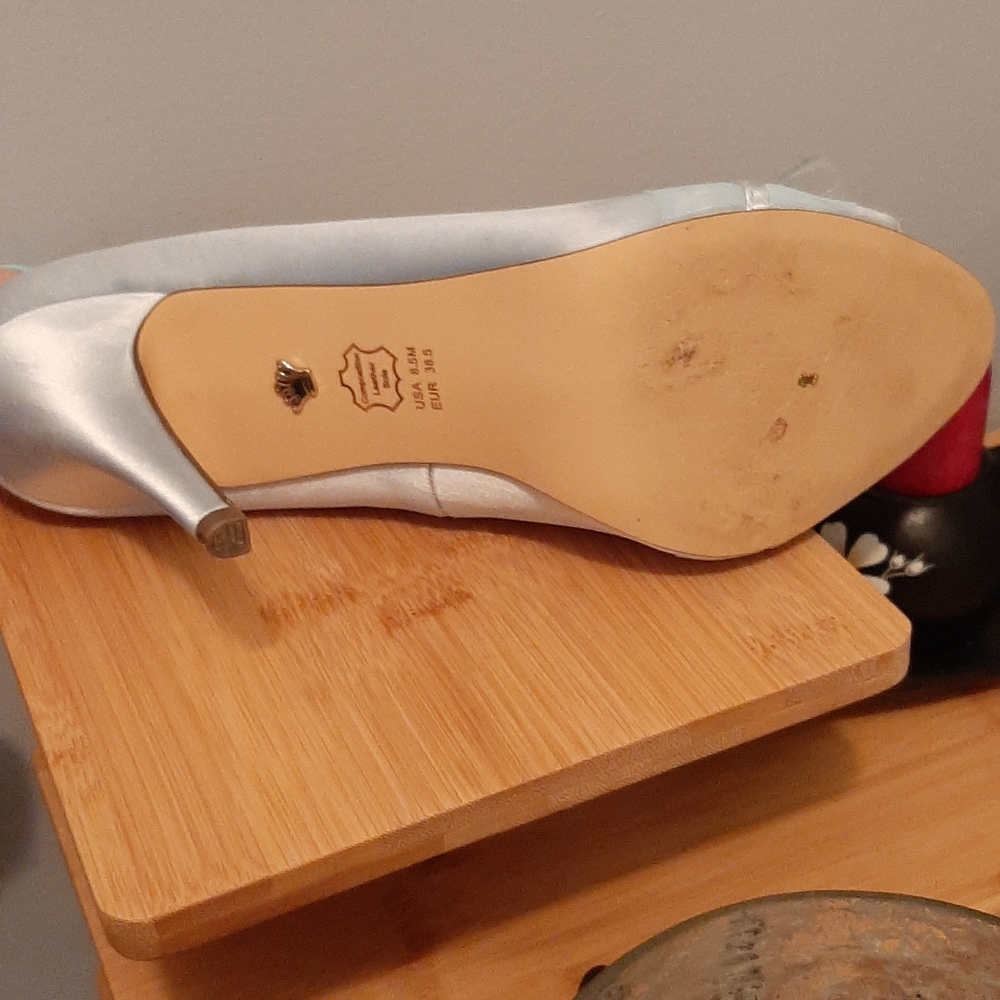 Heels - Picture 3 of 5